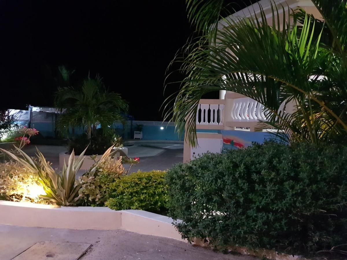 Cool Breeze Discovery Bay Buitenkant foto